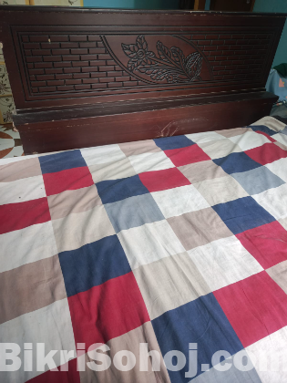 একটি বোর্ডের খাট বিক্রয় করা হইবে।